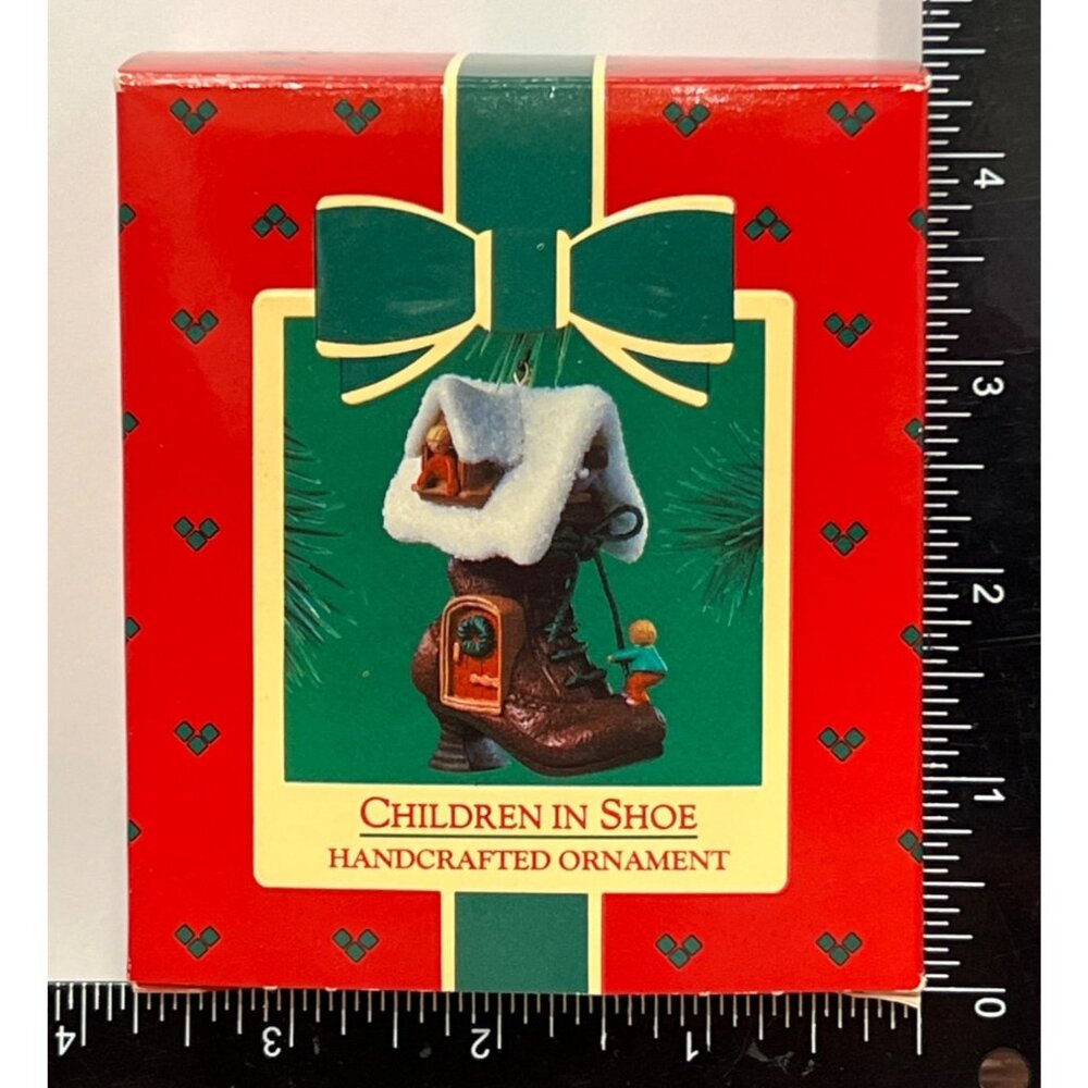 1985 HALLMARK ORNAMENT QX490-5 CHILDREN IN SHOE HANDCRAFTED LEATHER BOOT